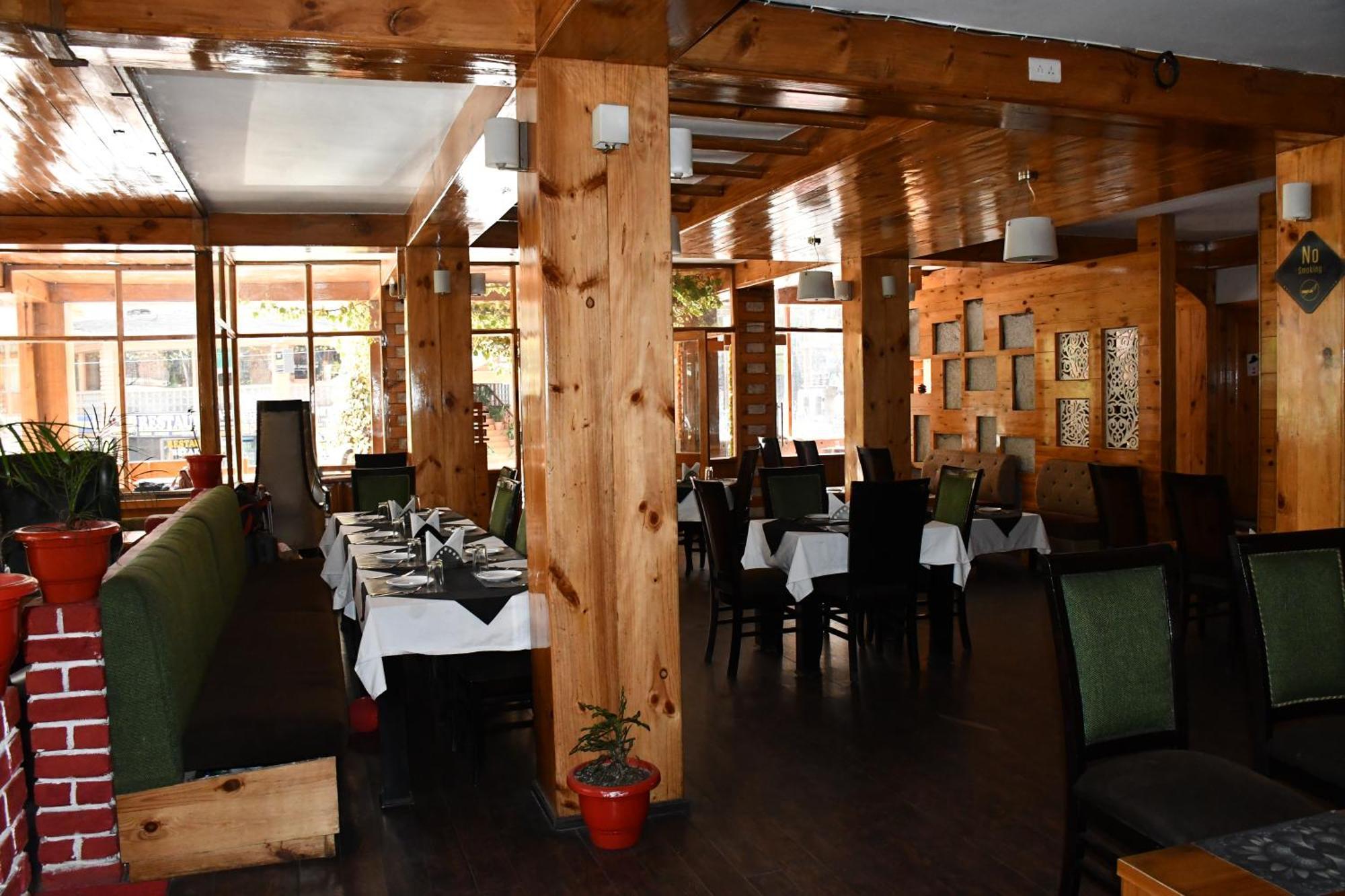 The Whispering Inn Resort And Bar Manali  Exterior photo
